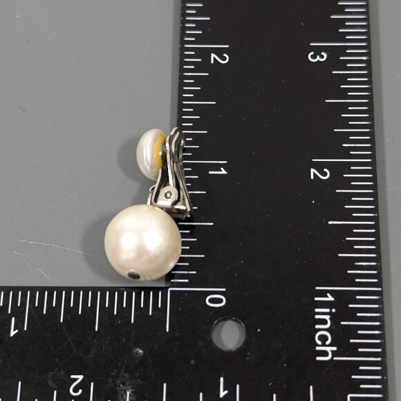 Vintage Japan White Faux Pearl Round Drop Clip On Earrings - Picture 7 of 7